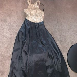 selling a dress from dillards, it’s very good quality.